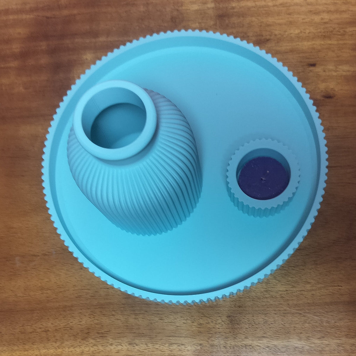 Ribbed Vase & Diya Set with 22 Cms Tray